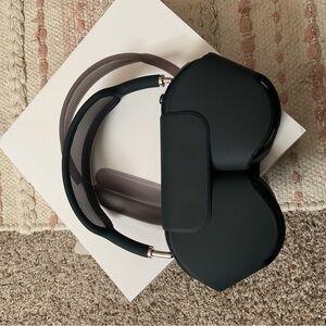 AirPod max midnight USB-C